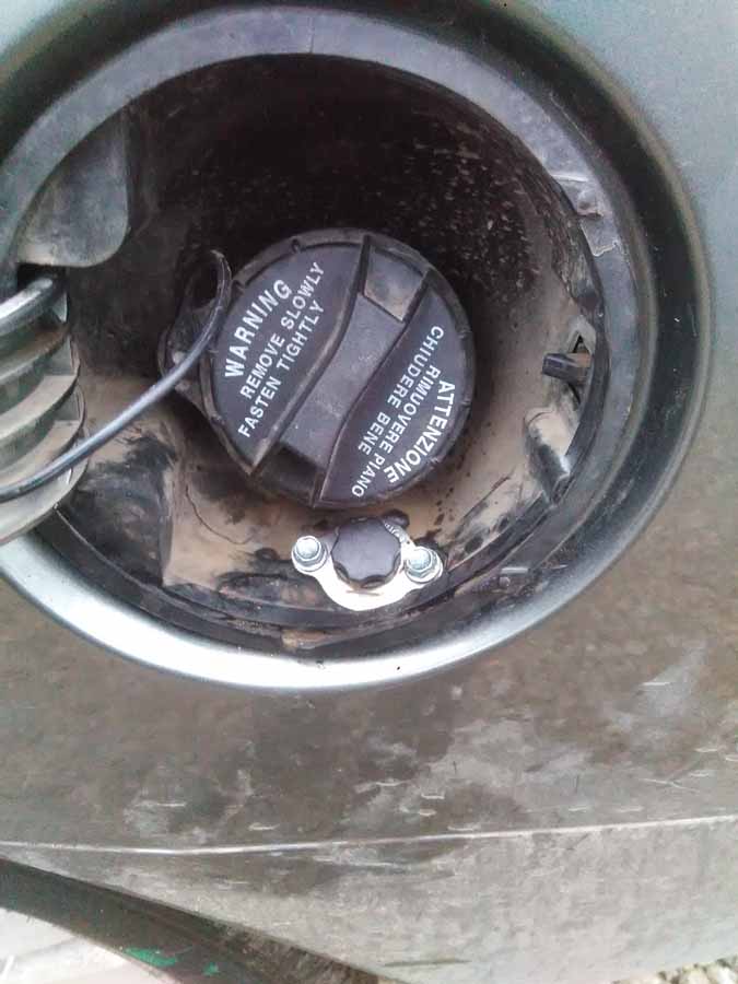 ВЗУ под лючком бензобака.