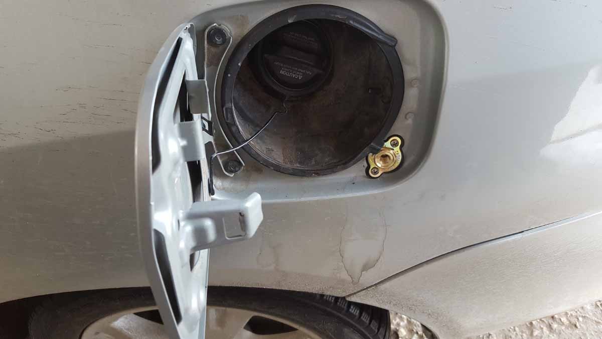 ВЗУ в лючке бензобака